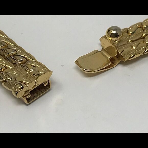 Gold tone double necklace with Jade drops. - Picture 4 of 9